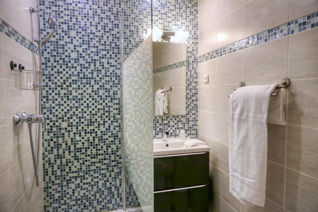 Hotel Univers Carpentras Dış mekan fotoğraf