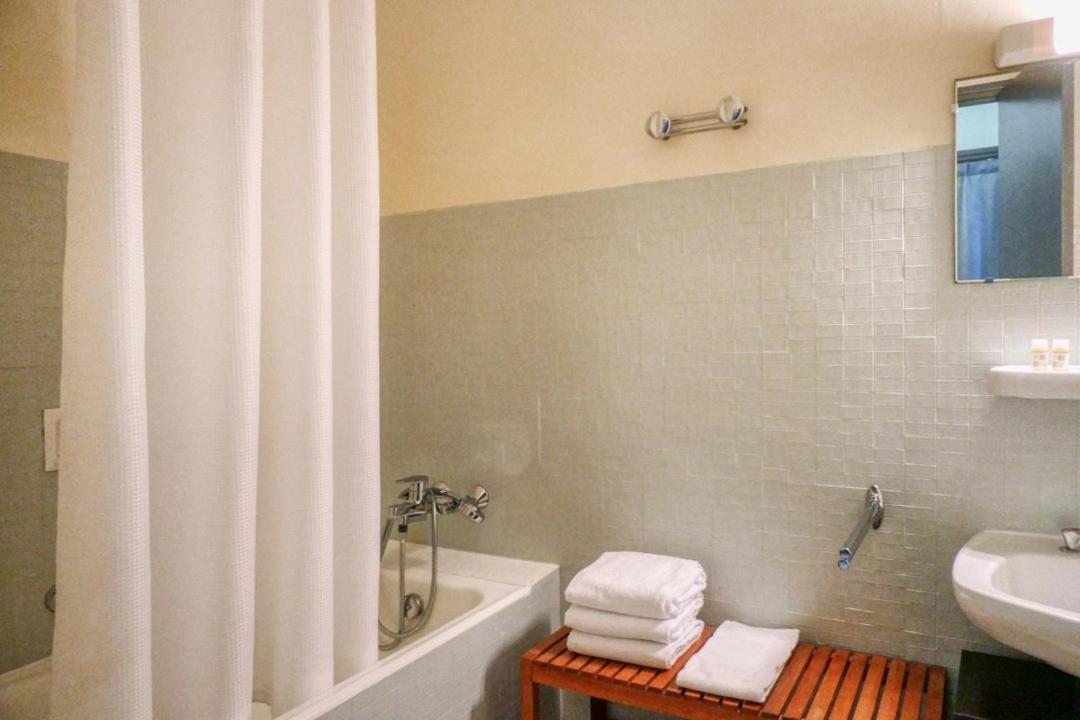 Hotel Univers Carpentras Dış mekan fotoğraf