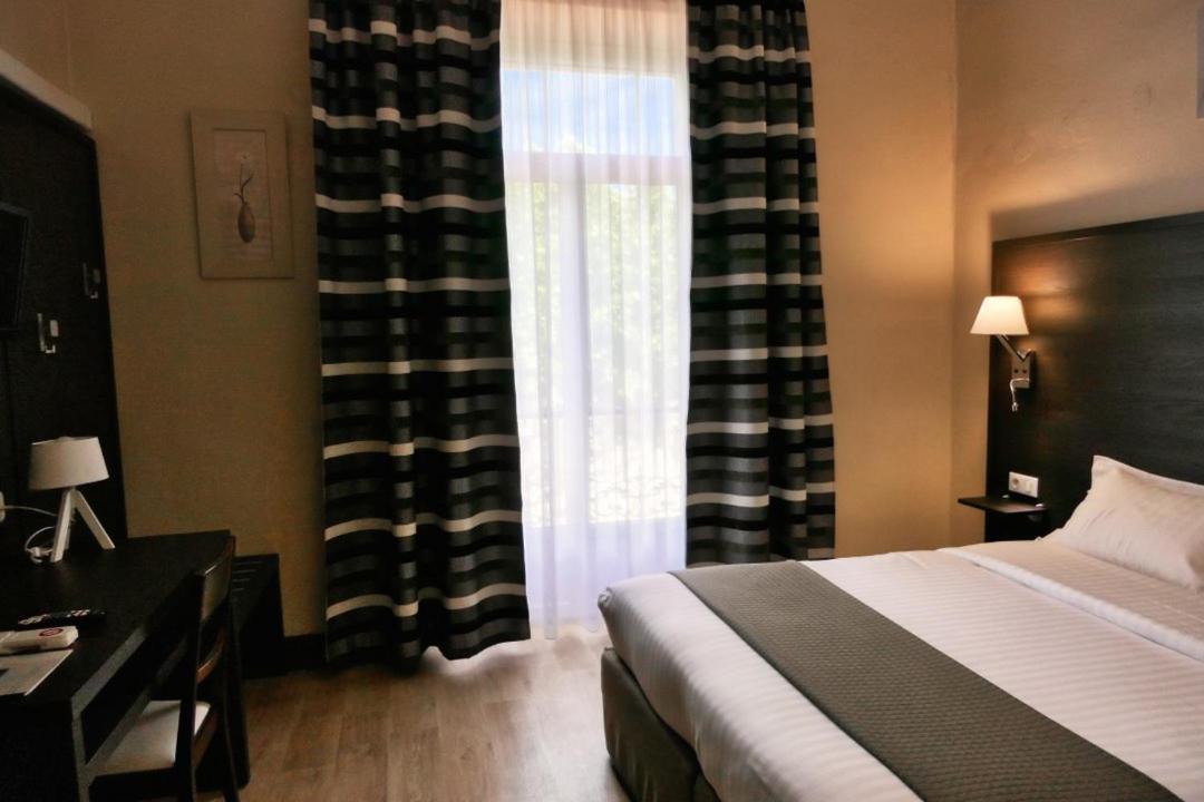 Hotel Univers Carpentras Dış mekan fotoğraf