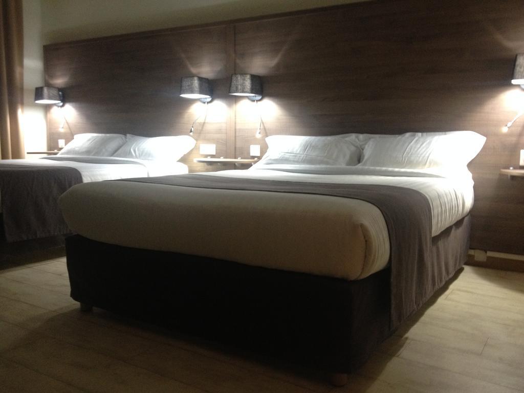 Hotel Univers Carpentras Oda fotoğraf